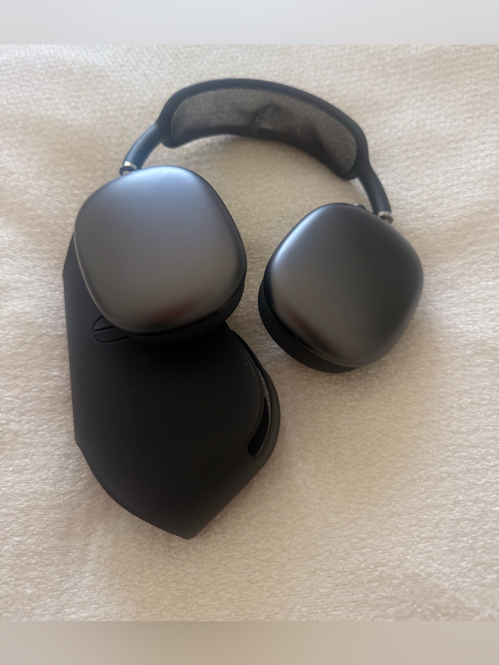 Apple First Generation Airpods Max in Black